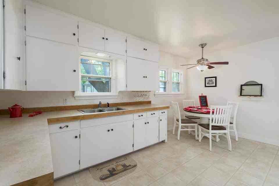 202 E Foster Ave - Photo 2 of 35