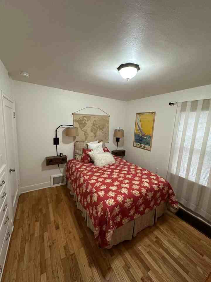 202 E Foster Ave - Photo 4 of 35