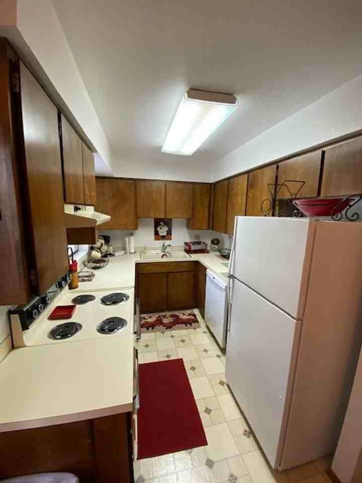 8206 N Ridgewood Dr #3 - Photo 4 of 29