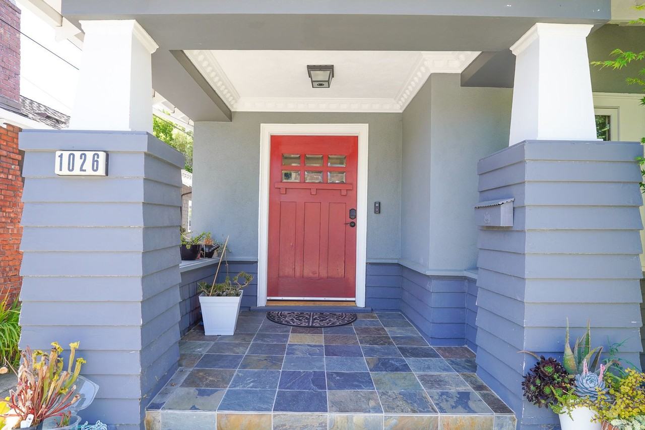 1026 Ventura Ave - Photo 3 of 30