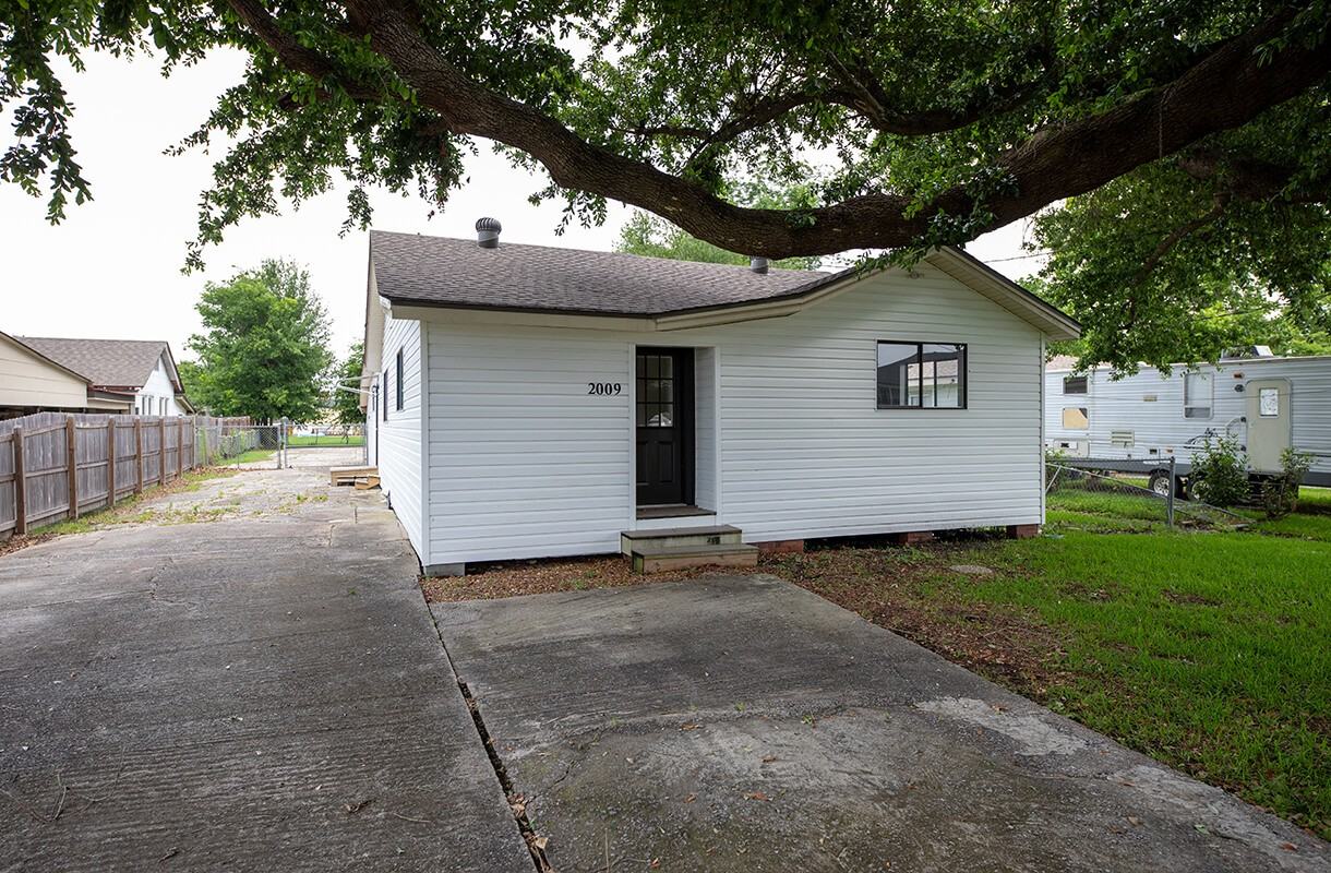 2009 Elm St, Lake Charles, LA 70601 3 Bedroom House for 1,295/month