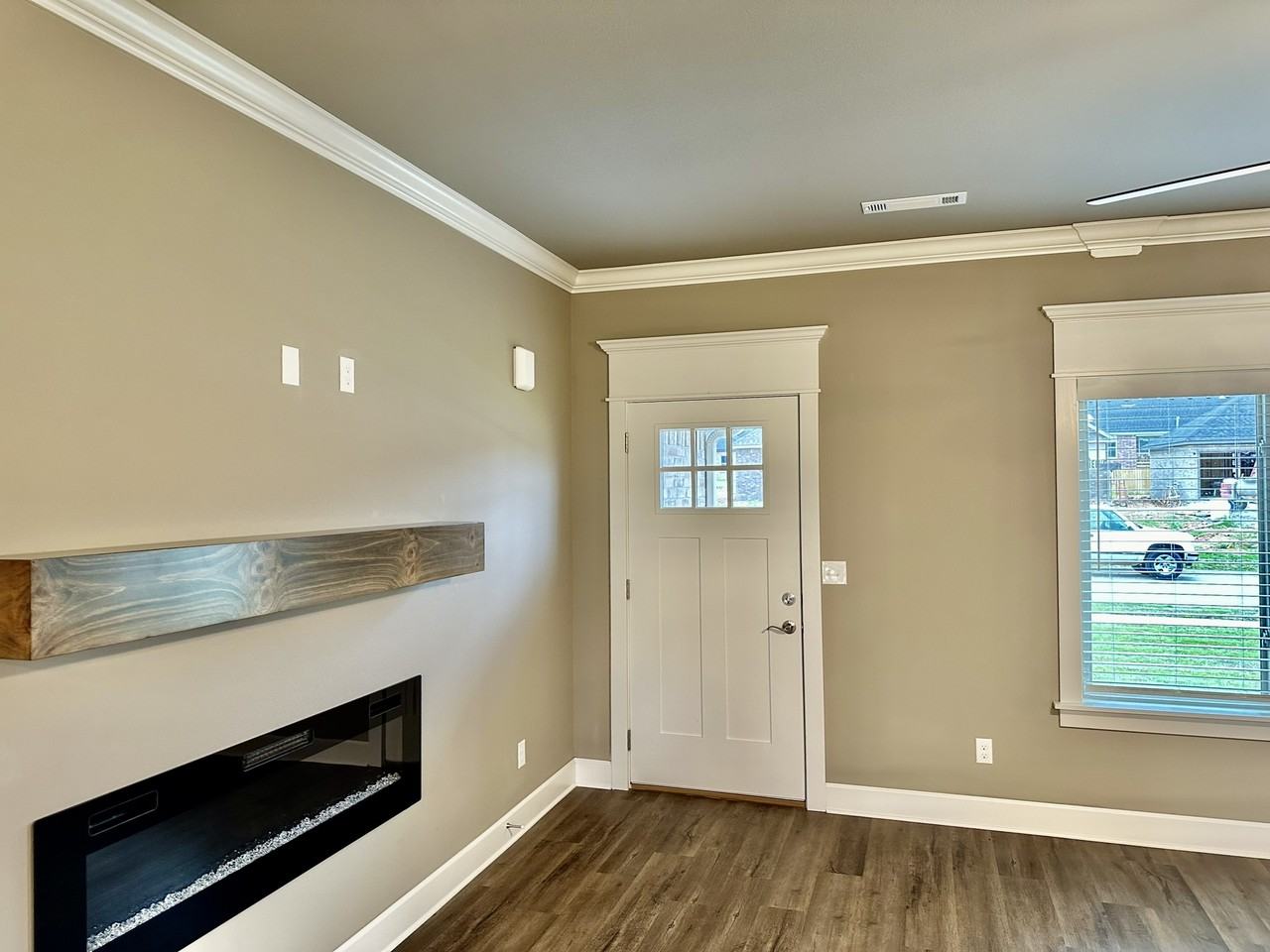 881 Sugar Loaf St - Photo 3 of 25