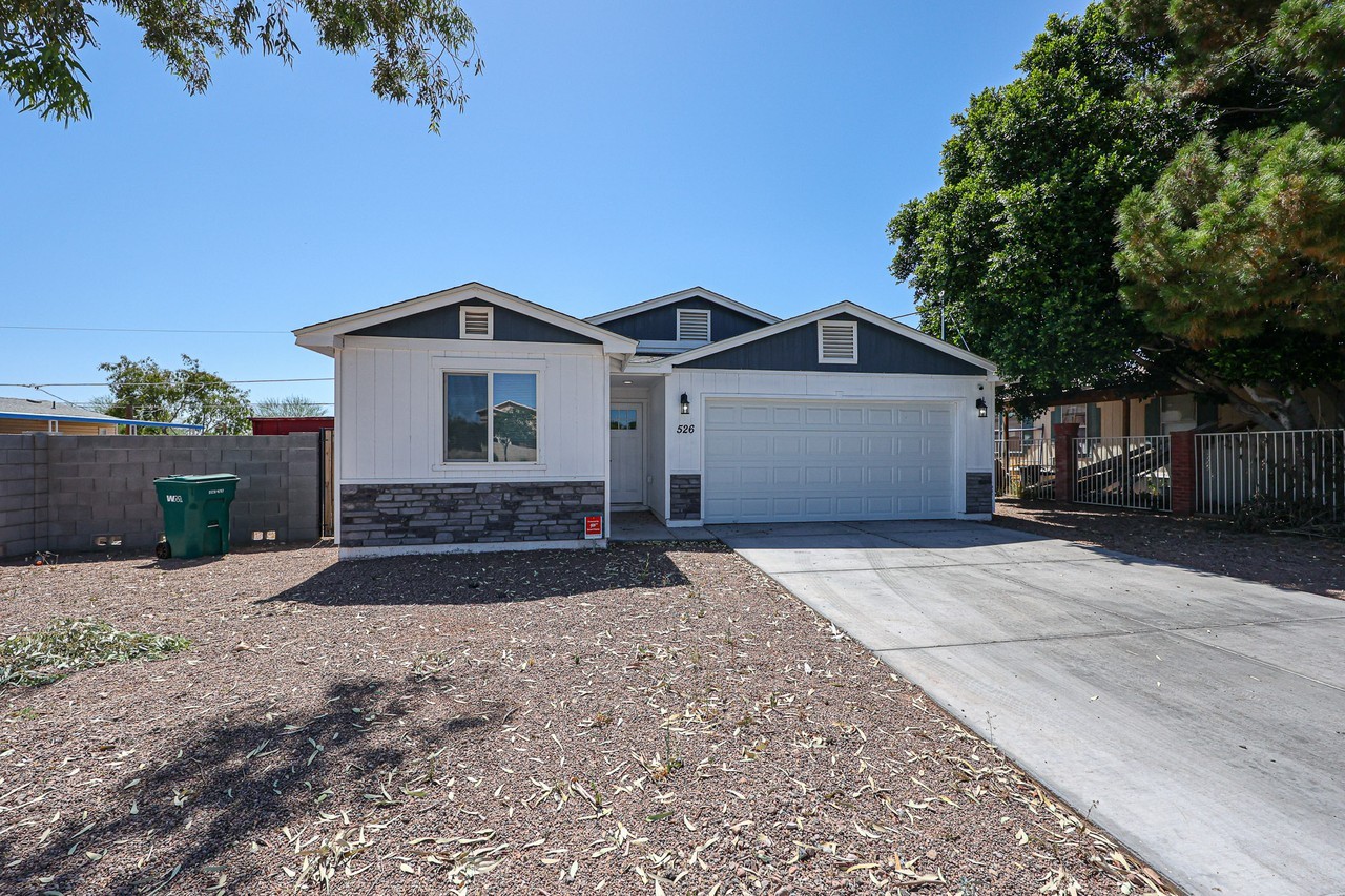 526 S Crismon Rd - Photo 2 of 34
