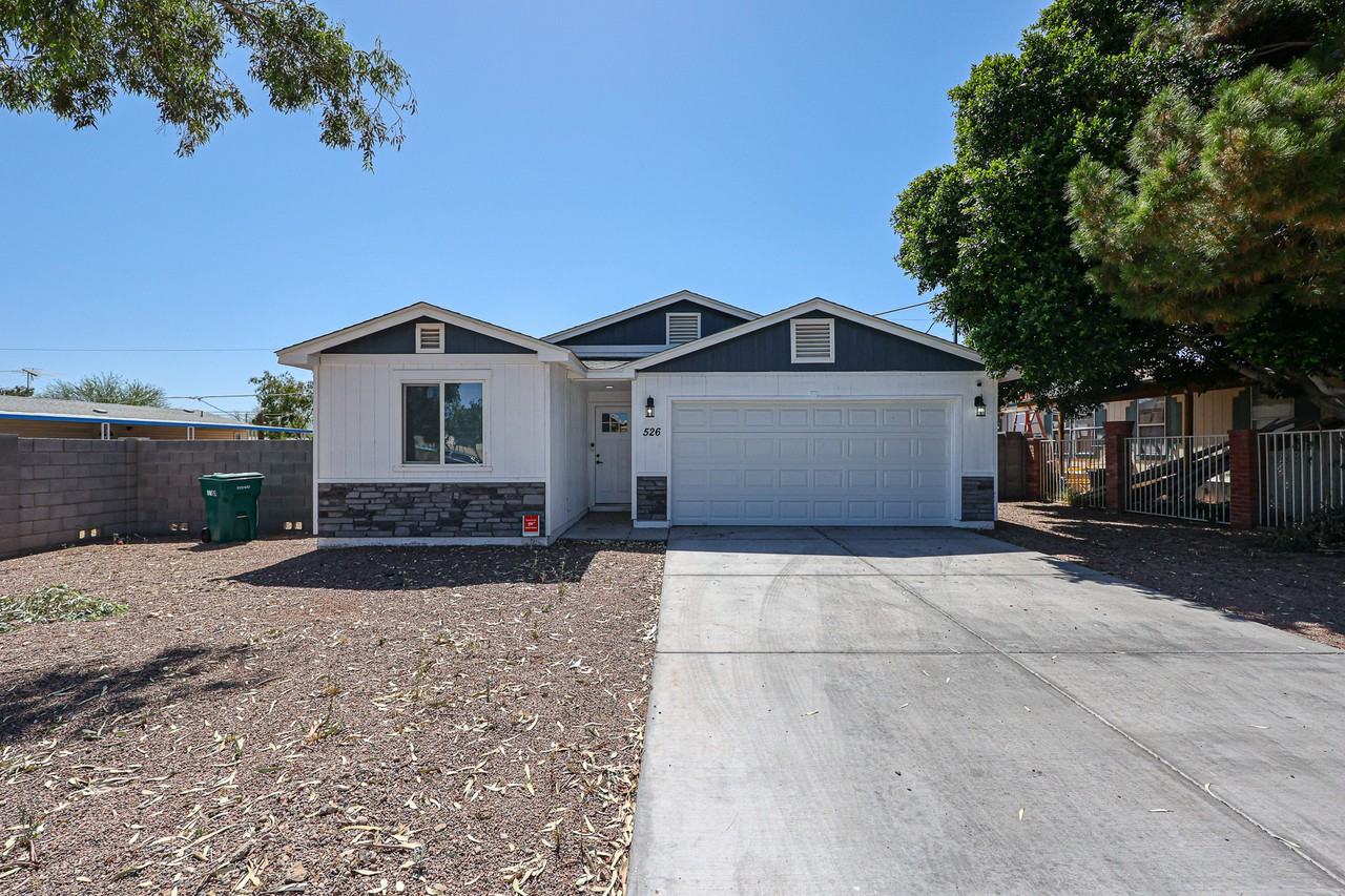 526 S Crismon Rd - Photo 3 of 34