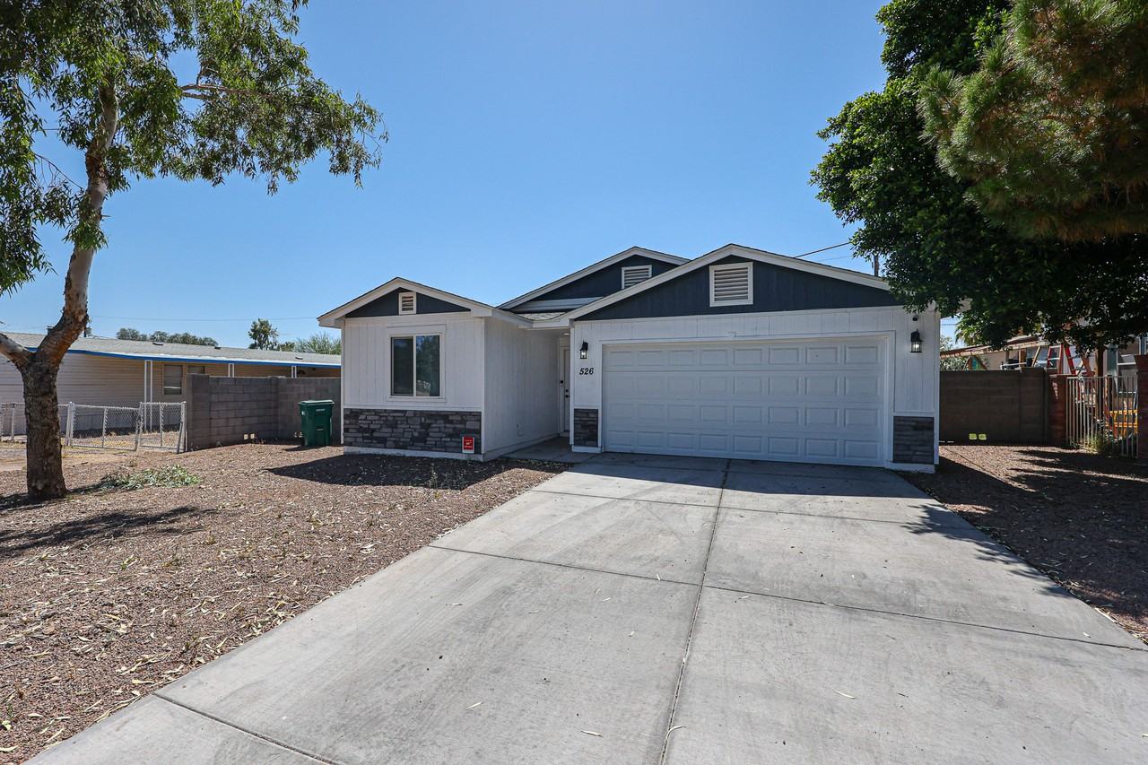 526 S Crismon Rd - Photo 4 of 34