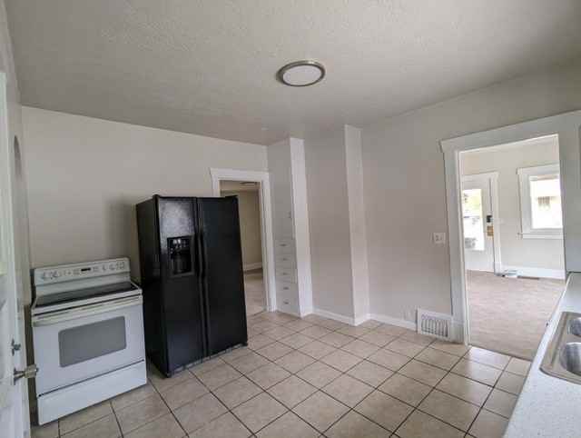 1242 N Jefferson Ave - Photo 2 of 12