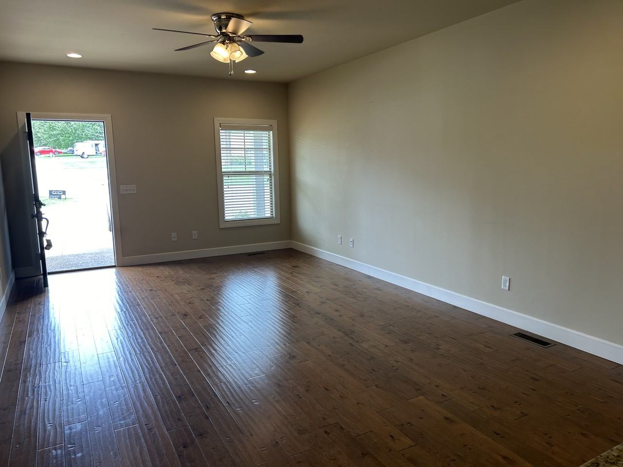 632 Cooper Sq - Photo 3 of 10