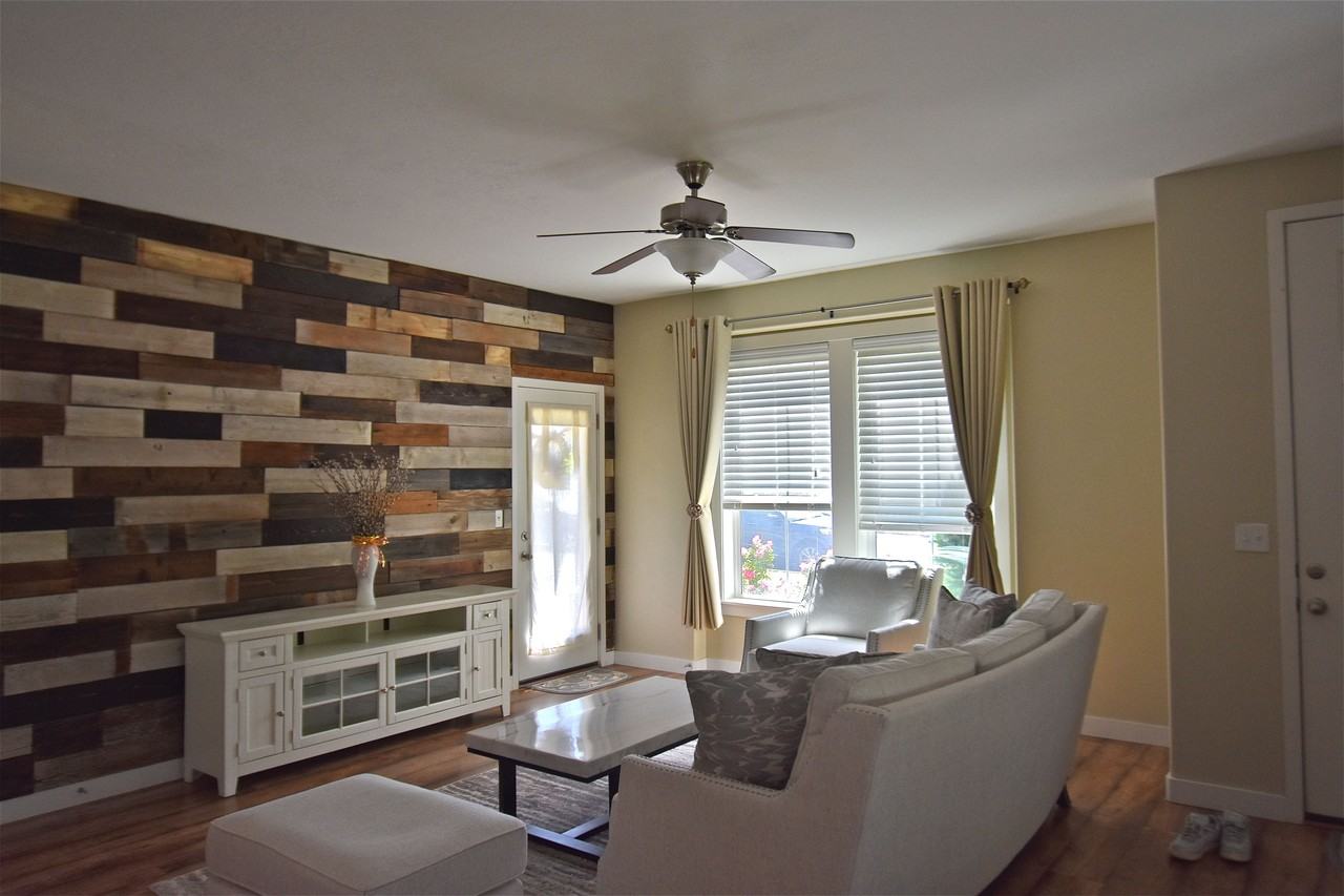 10217 S Split Rock Dr - Photo 2 of 33