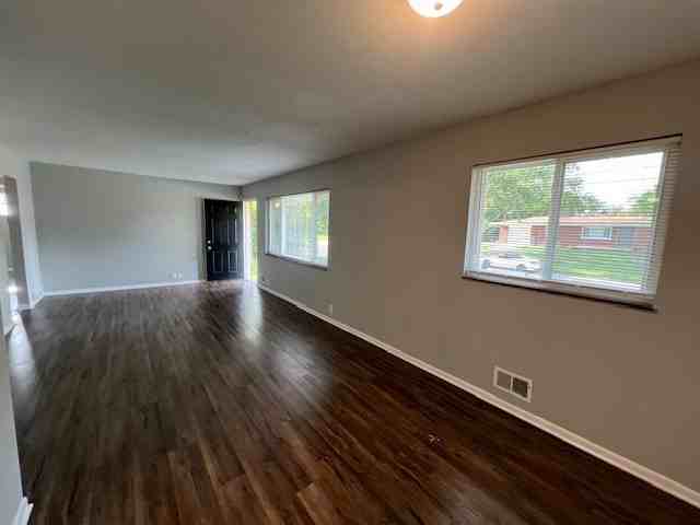 5556 Culver St - Photo 4 of 8