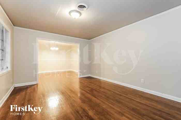 2582 Springdale Rd Sw - Photo 3 of 16