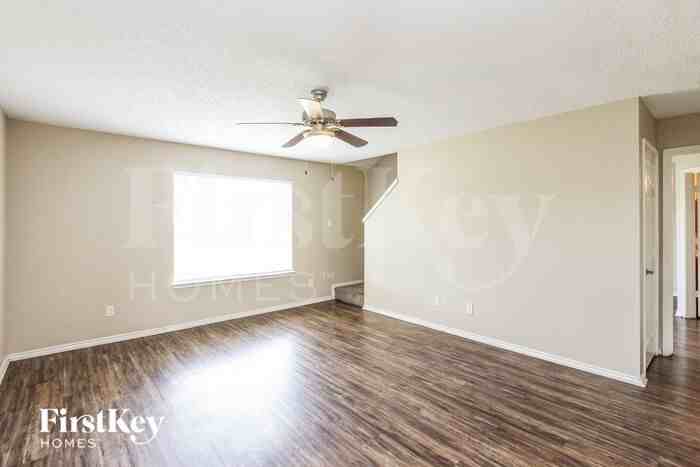 10229 Pondwood Dr - Photo 3 of 16