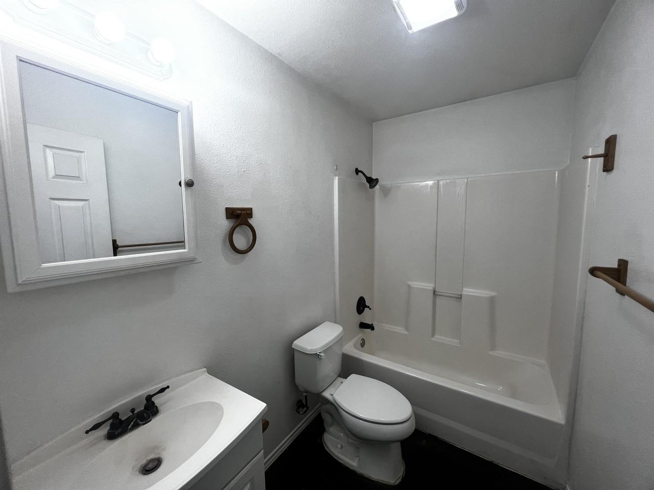 Creekside Villas - Photo 6 of 50