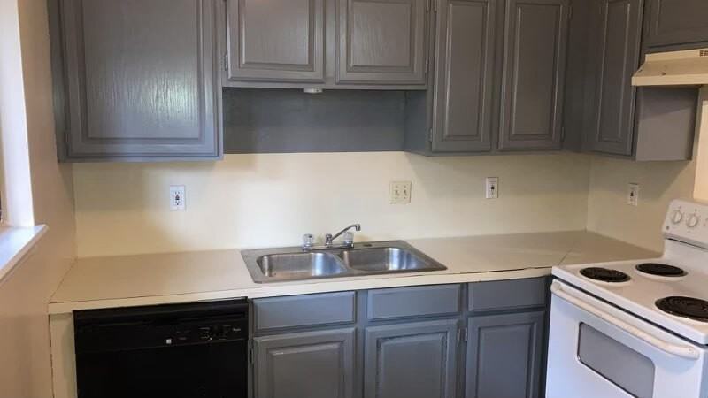 139 Elm Street - Photo 7 of 10