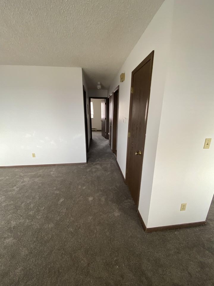 2511 West 27th Street - Photo 3 of 8