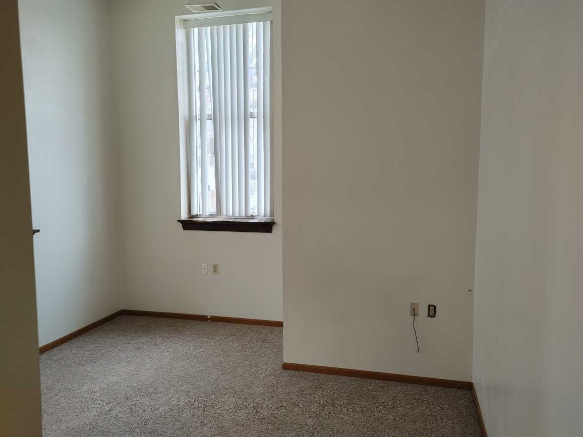 314 Randolph Street - Photo 4 of 32