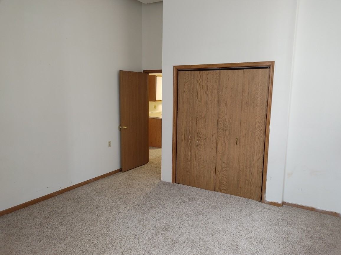 314 Randolph Street - Photo 5 of 32