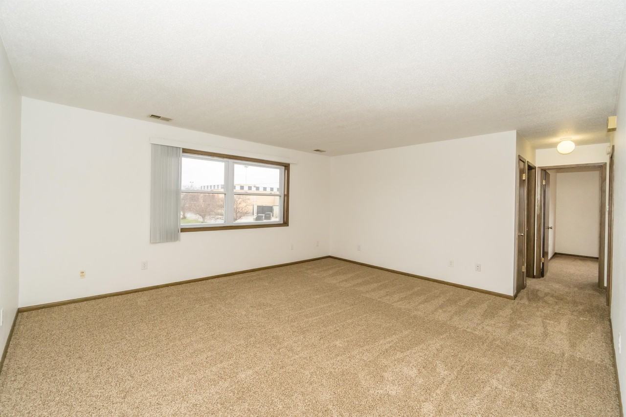 Royal Dr 2507 - 2527 - Photo 5 of 24