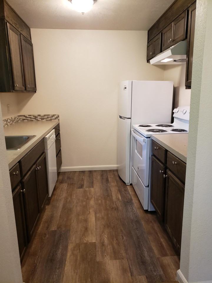 Kelly Green Apts - Photo 2 of 16