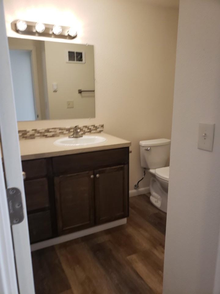 Kelly Green Apts - Photo 4 of 16