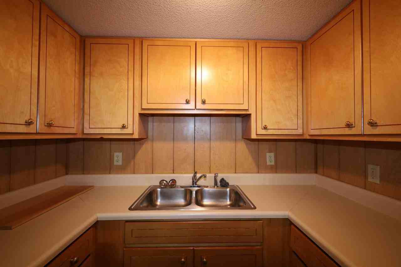 207 East Moore Street - Photo 2 of 7