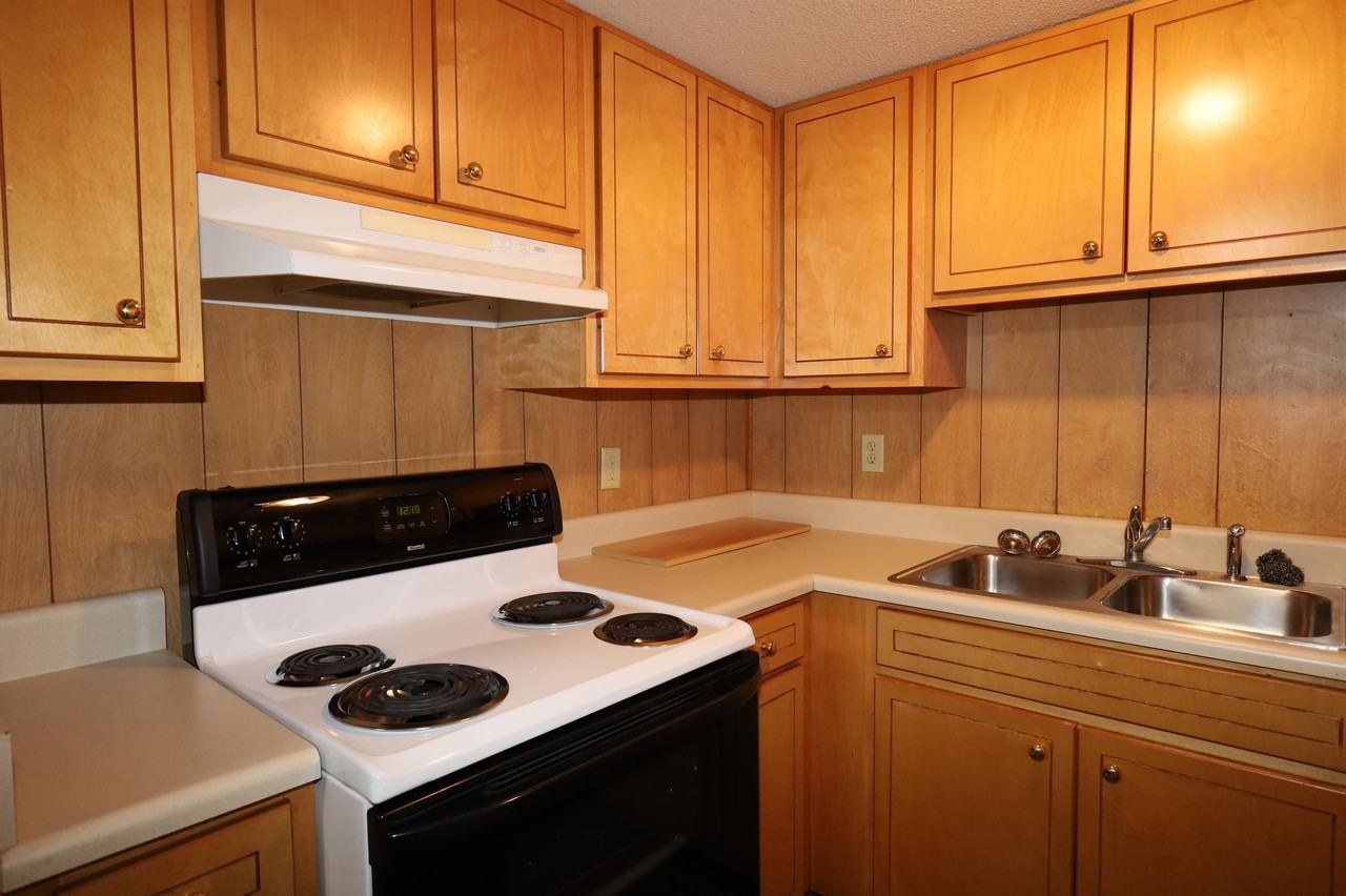 207 East Moore Street - Photo 3 of 7