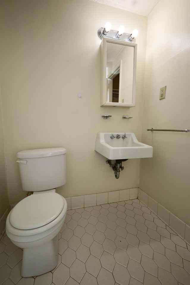 207 East Moore Street - Photo 7 of 7