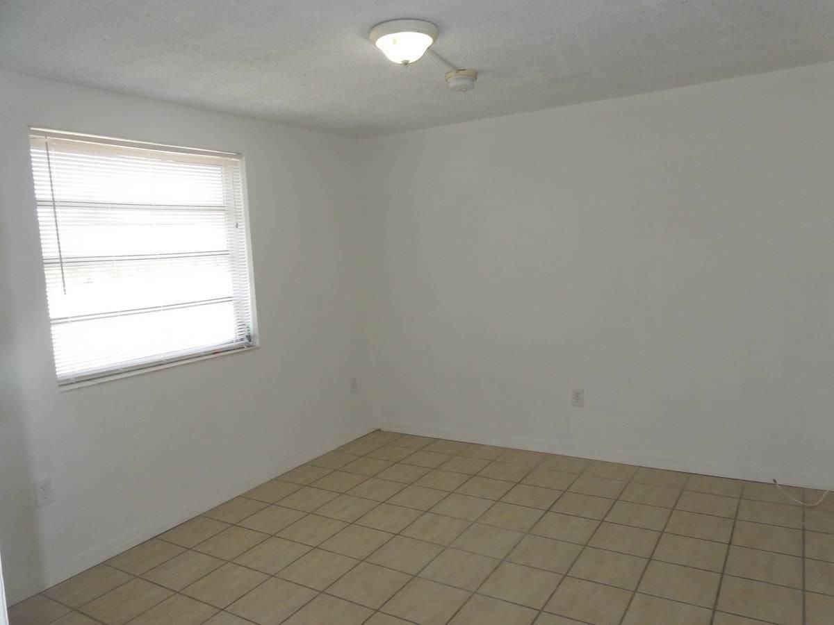 042-5814 NE 4th Court - Photo 4 of 23