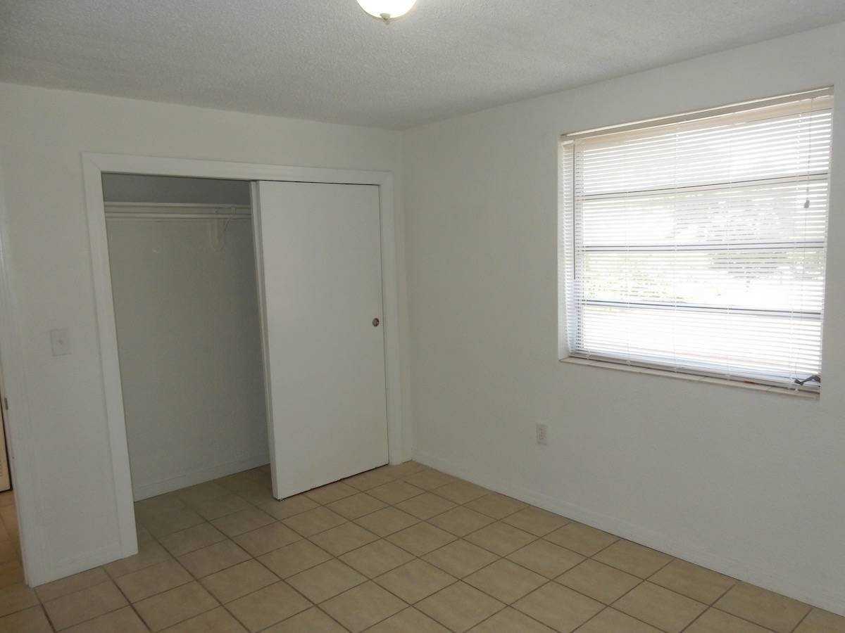 042-5814 NE 4th Court - Photo 5 of 23