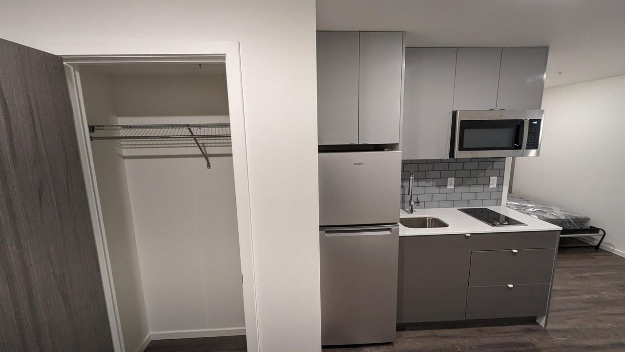 Kale Studios - Photo 5 of 50