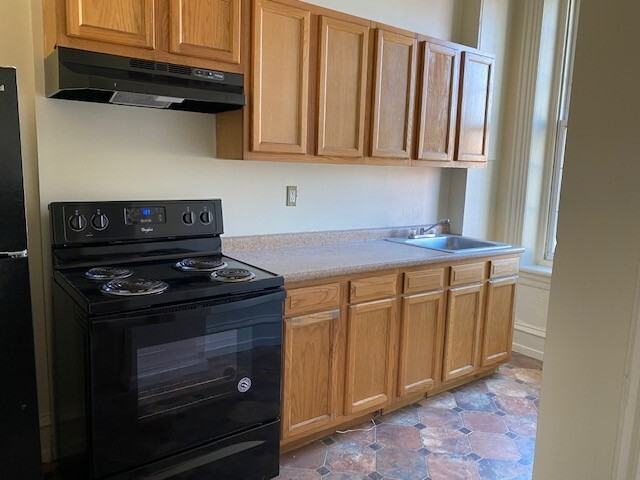 207 West Market Street - Photo 2 of 6