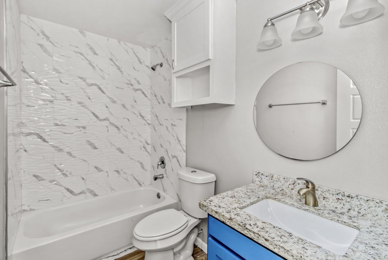 607 East Washington Street - Photo 2 of 25