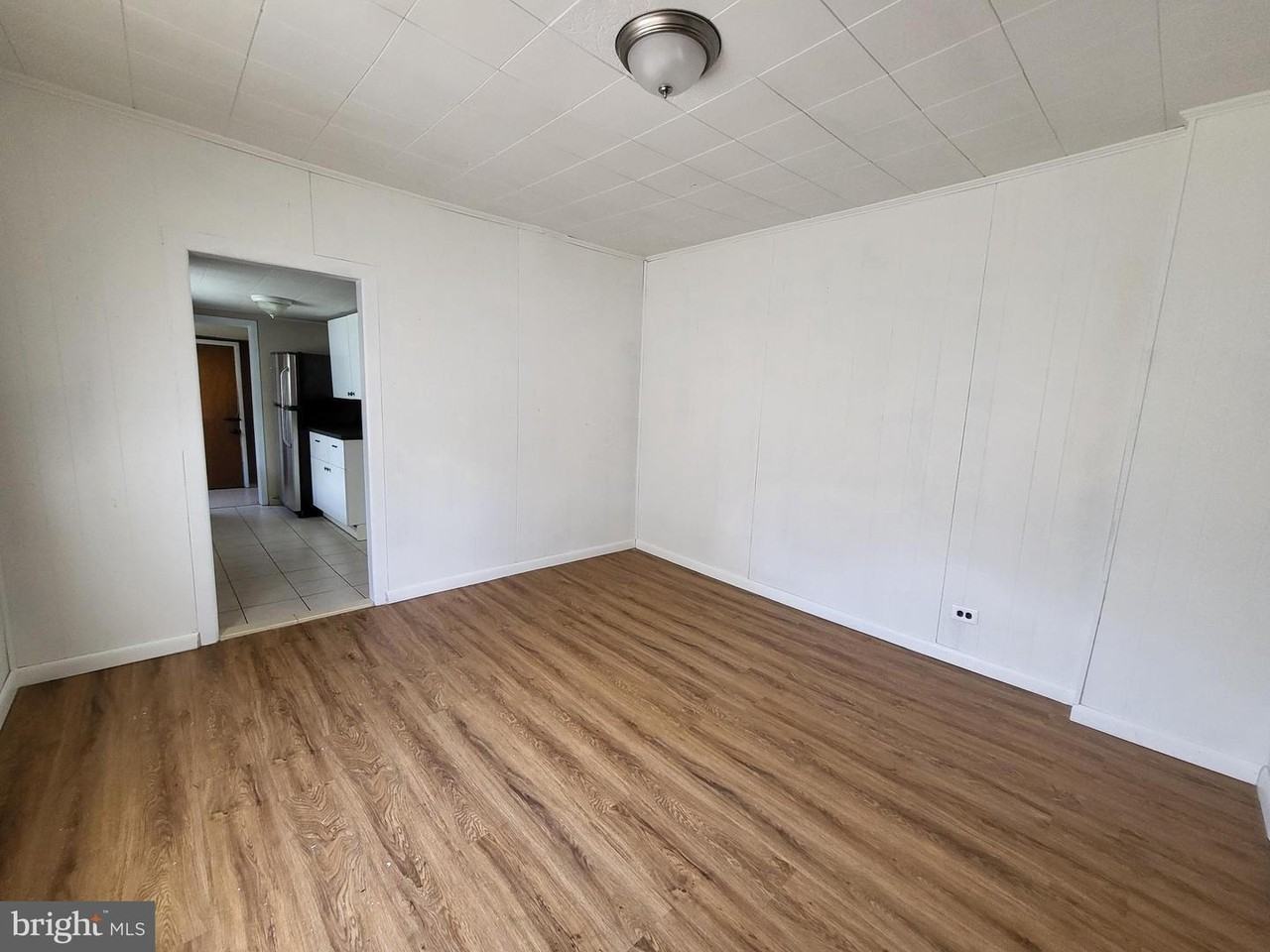 130 Oxford Avenue - Photo 2 of 9