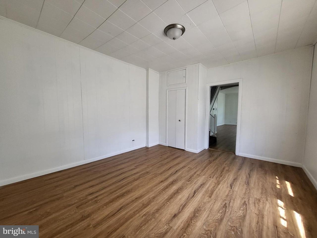 130 Oxford Avenue - Photo 3 of 9