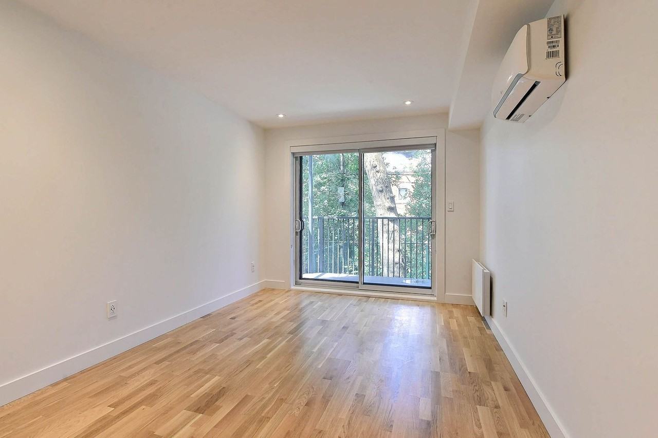 3195 Van Horne Apartments 3195 Av Van Horne, Montréal, QC H3S 1R3