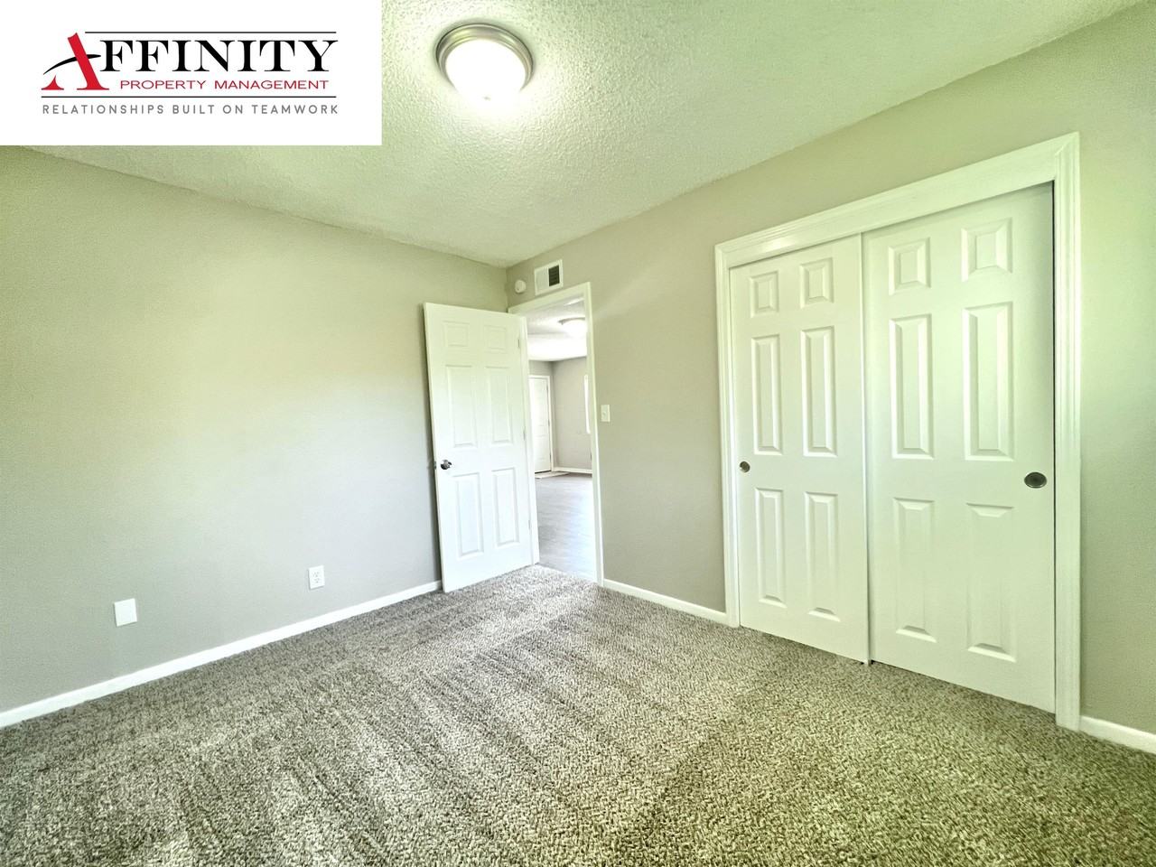 1507 N 55th Dr #B - Photo 5 of 9