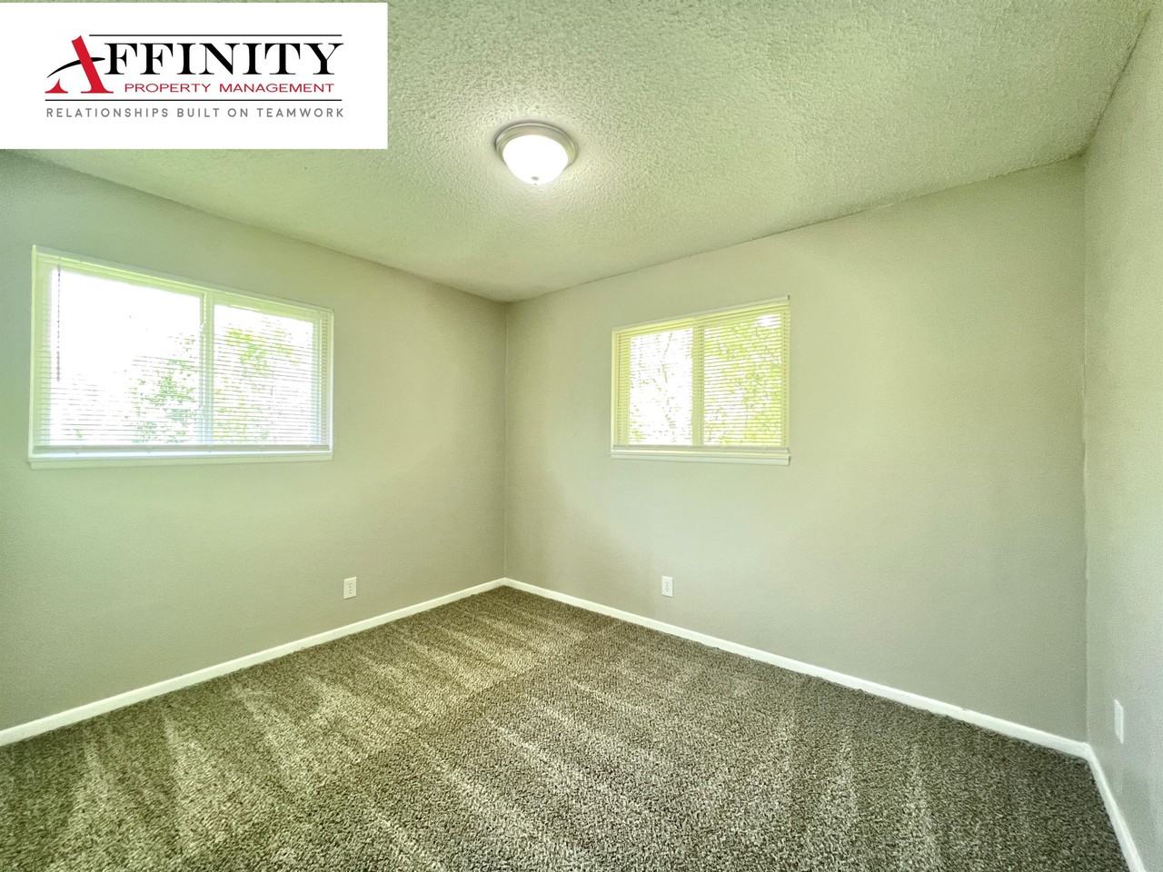 1507 N 55th Dr #B - Photo 6 of 9