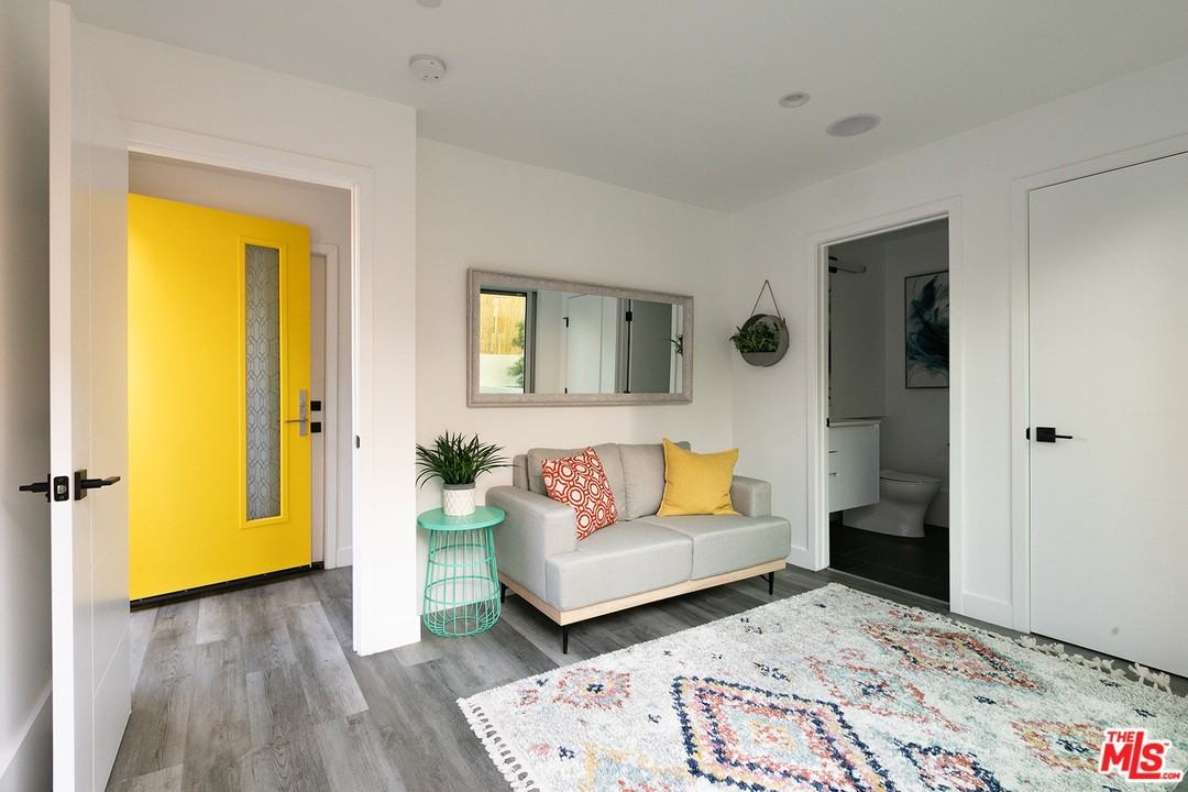 423 1/2 S Wilton Pl #1 - Photo 3 of 24