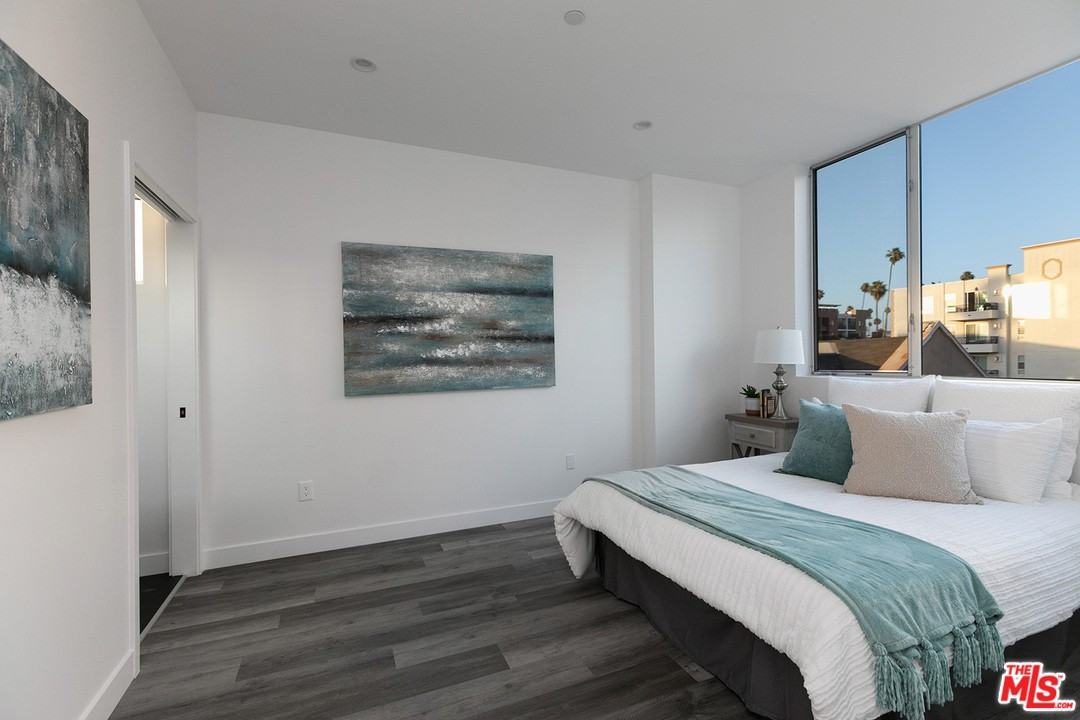 423 1/2 S Wilton Pl #1 - Photo 4 of 24