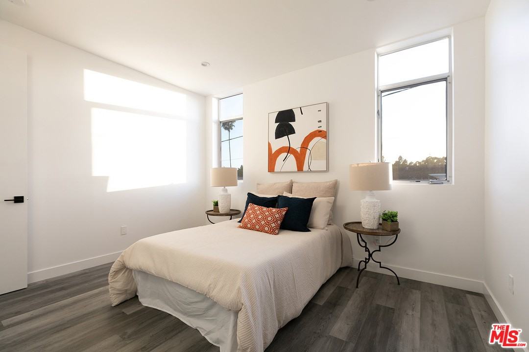 423 1/2 S Wilton Pl #1 - Photo 6 of 24