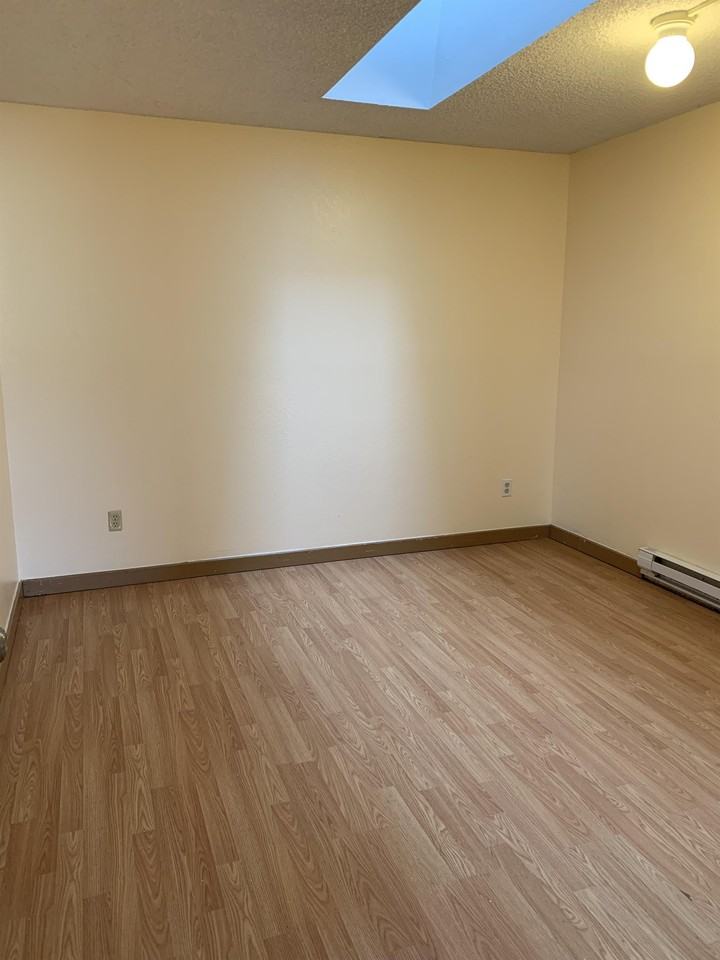 528 Lincoln ST 13 - 1 #1 - Photo 4 of 10
