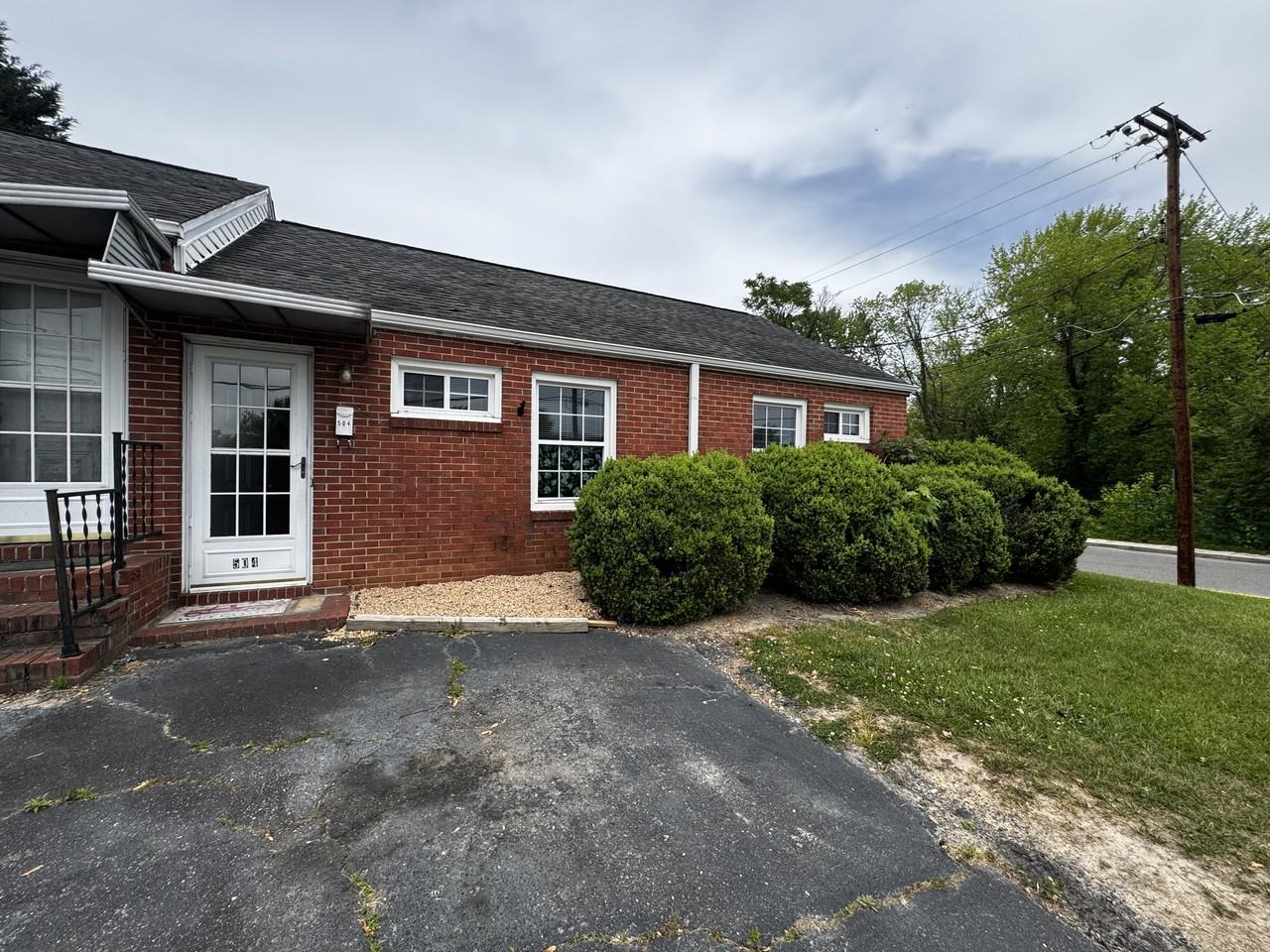 504 Rockford St - Photo 2 of 12