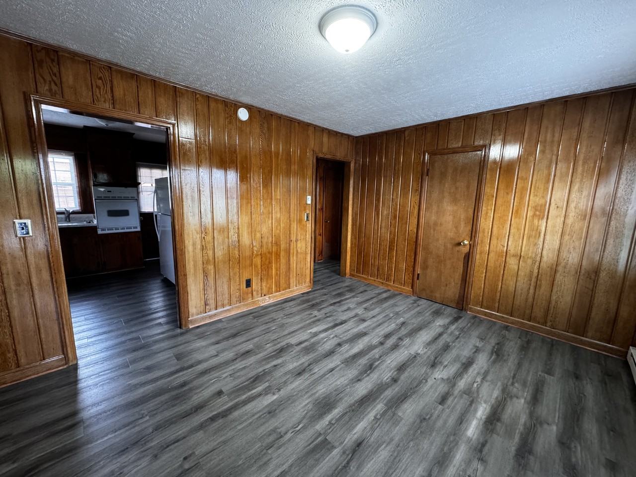 504 Rockford St - Photo 3 of 12