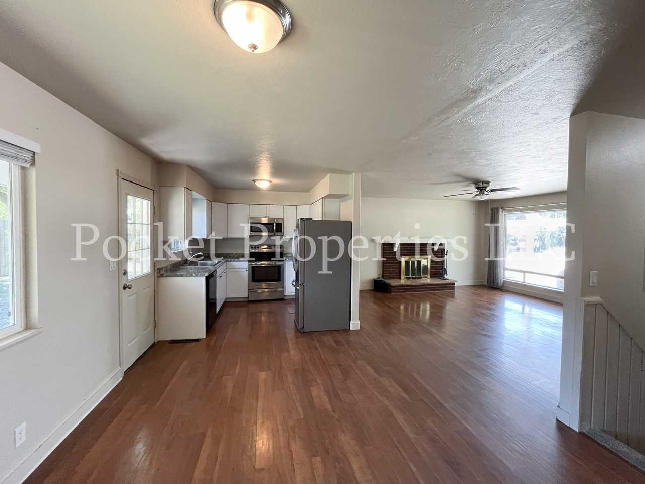 1402 S Oaklawn Dr #1 - Photo 2 of 20