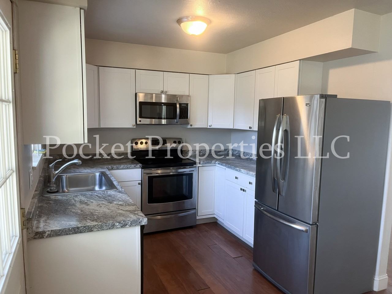 1402 S Oaklawn Dr #1 - Photo 3 of 20