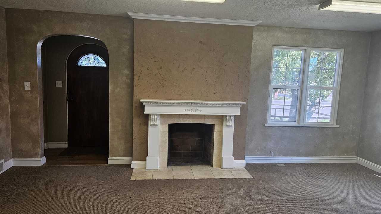 465 N Main St #1 - Photo 3 of 10