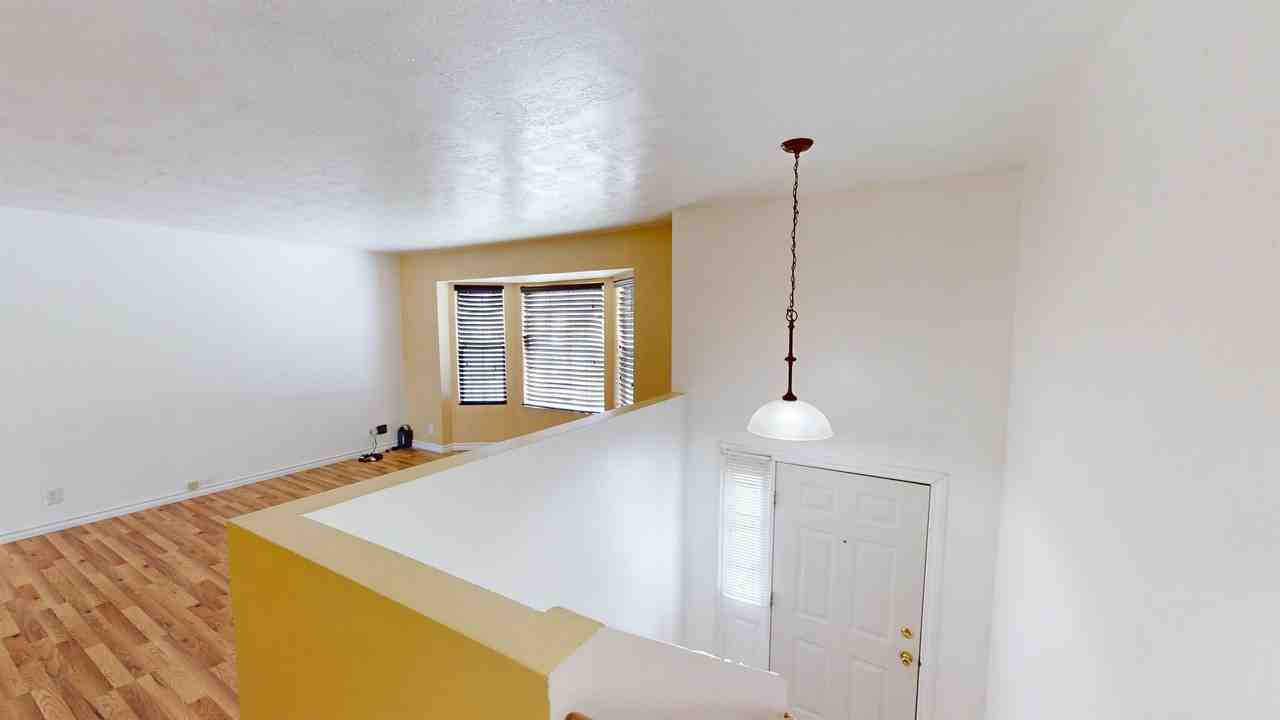226 Rolling Hills Dr - Photo 2 of 33