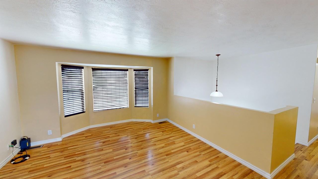 226 Rolling Hills Dr - Photo 3 of 33