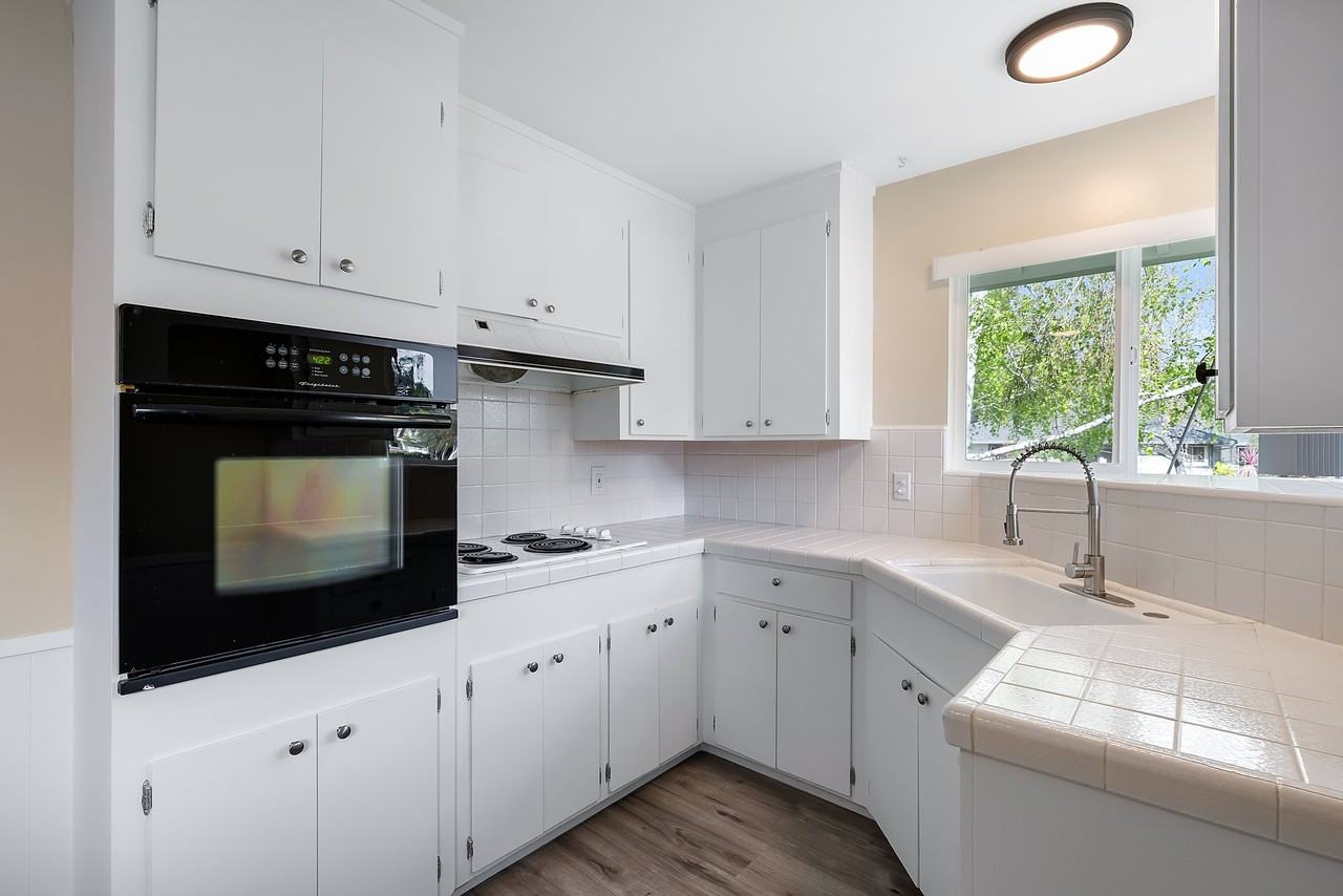 Duplex - Photo 3 of 10