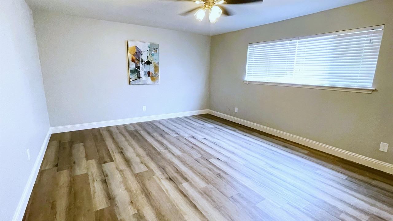 2221 Madrid Ct - Photo 2 of 19