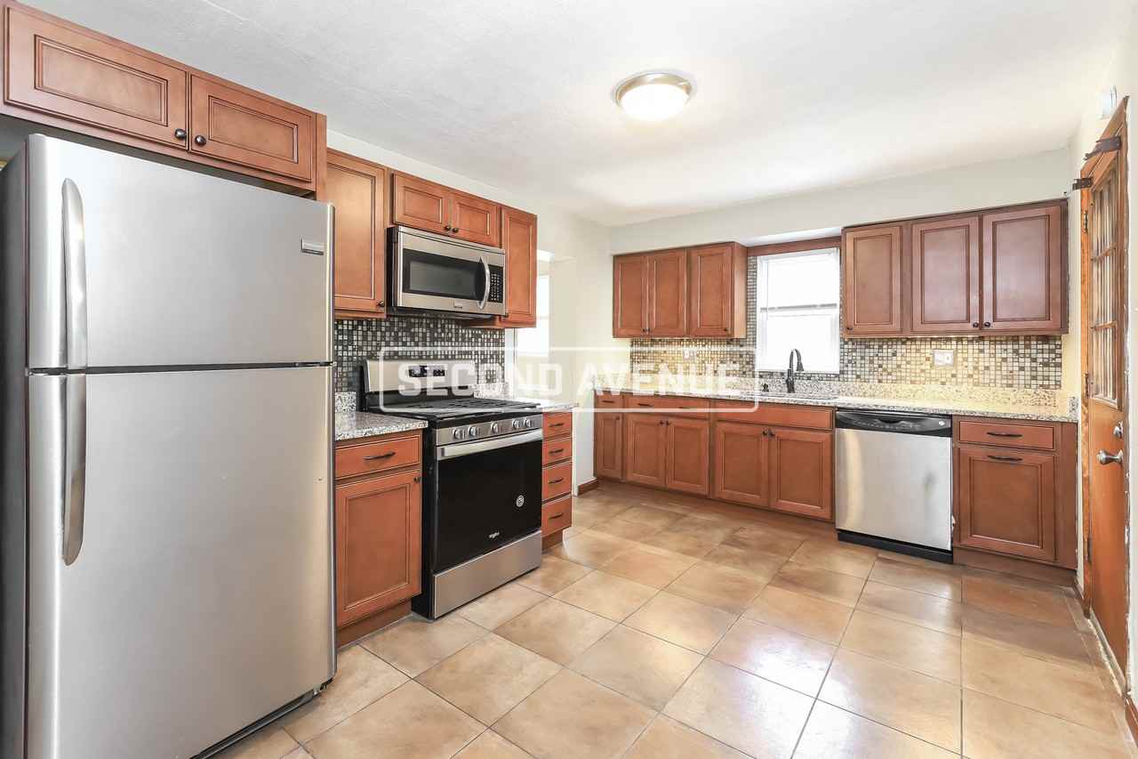 928 Kennedy Dr - Photo 2 of 11